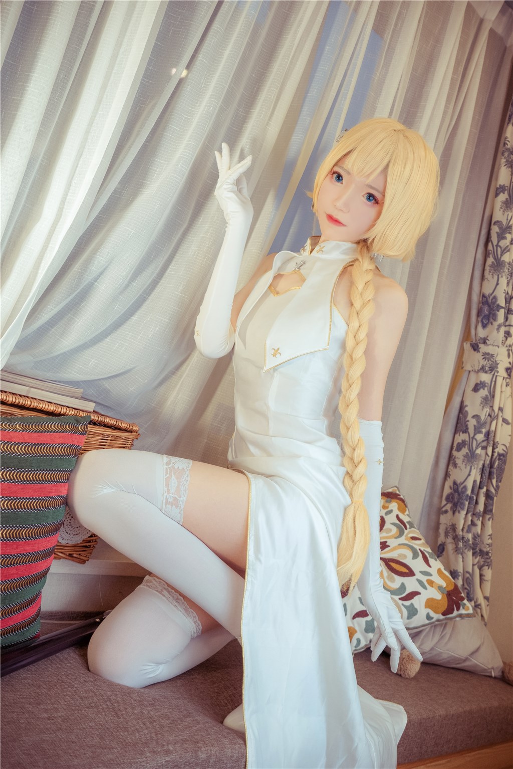 黑料网情报：男艺人疑似出轨外籍模特，双方回应暧昧不清，zq黑料